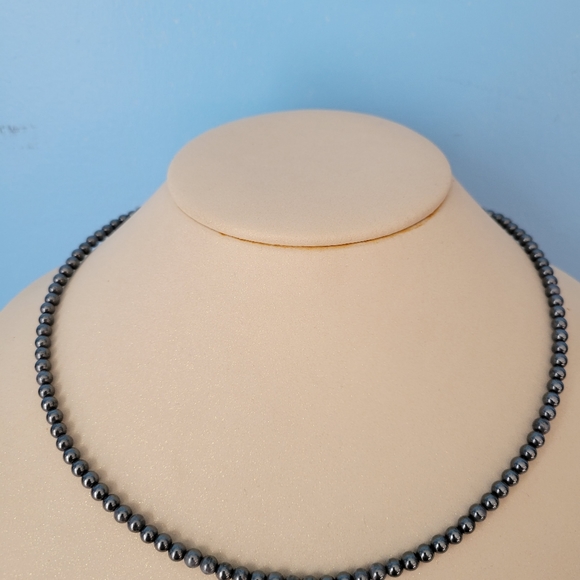 Hematite bead necklace - Picture 2 of 5